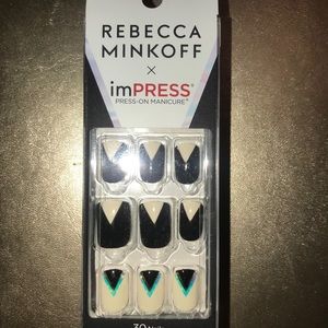 imPRESS Press-On Manicure
